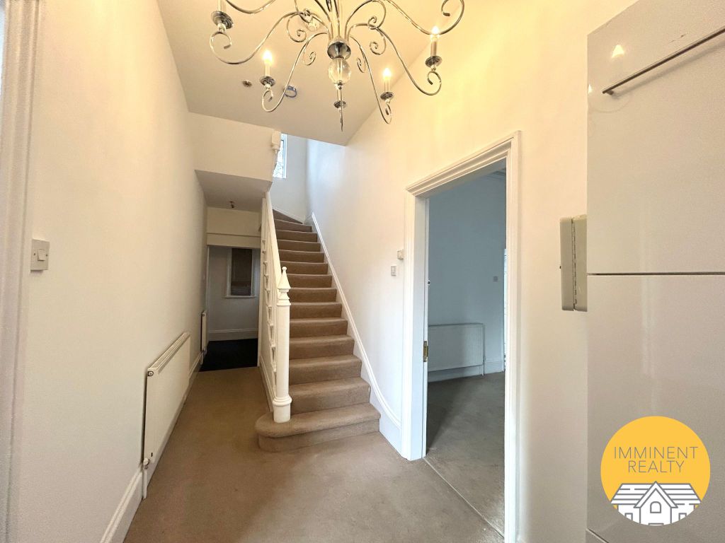 2 bed terraced house to rent in Hagley Road, Birmingham B16, £1,100 pcm