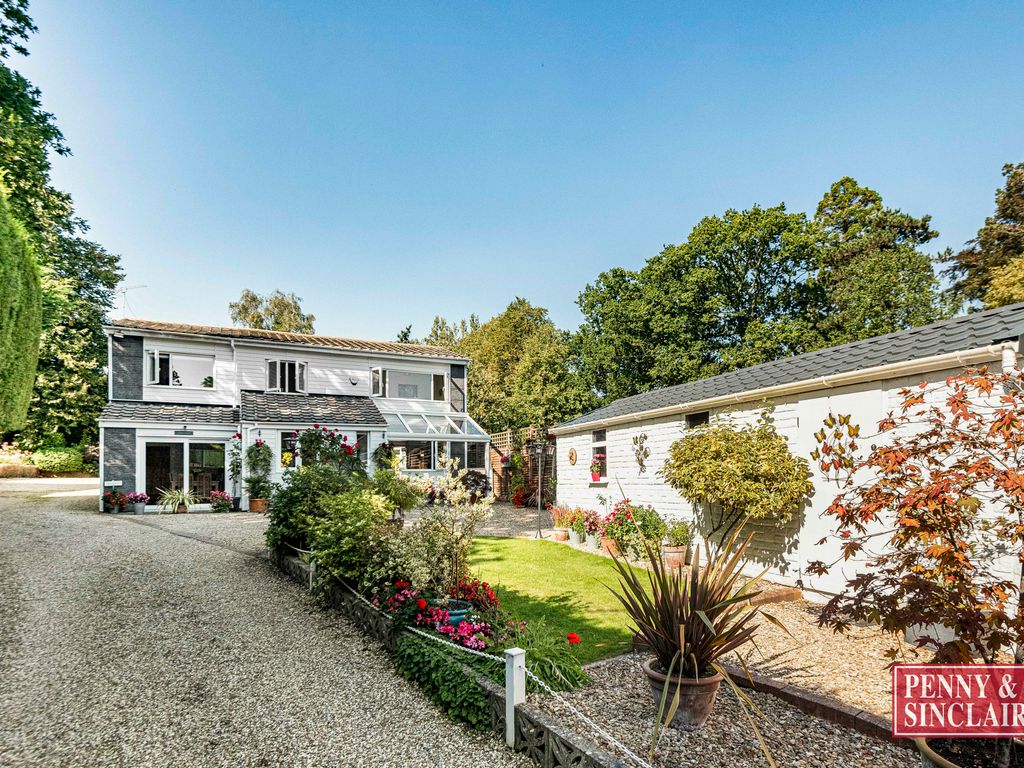 4 bed detached house for sale in Canhurst Lane, Knowl Hill RG10, £