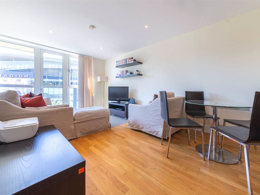 71 F Drayton Park, London N5  