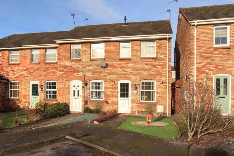 1 bed end terrace house for sale in Old Farm, Pitstone, Leighton