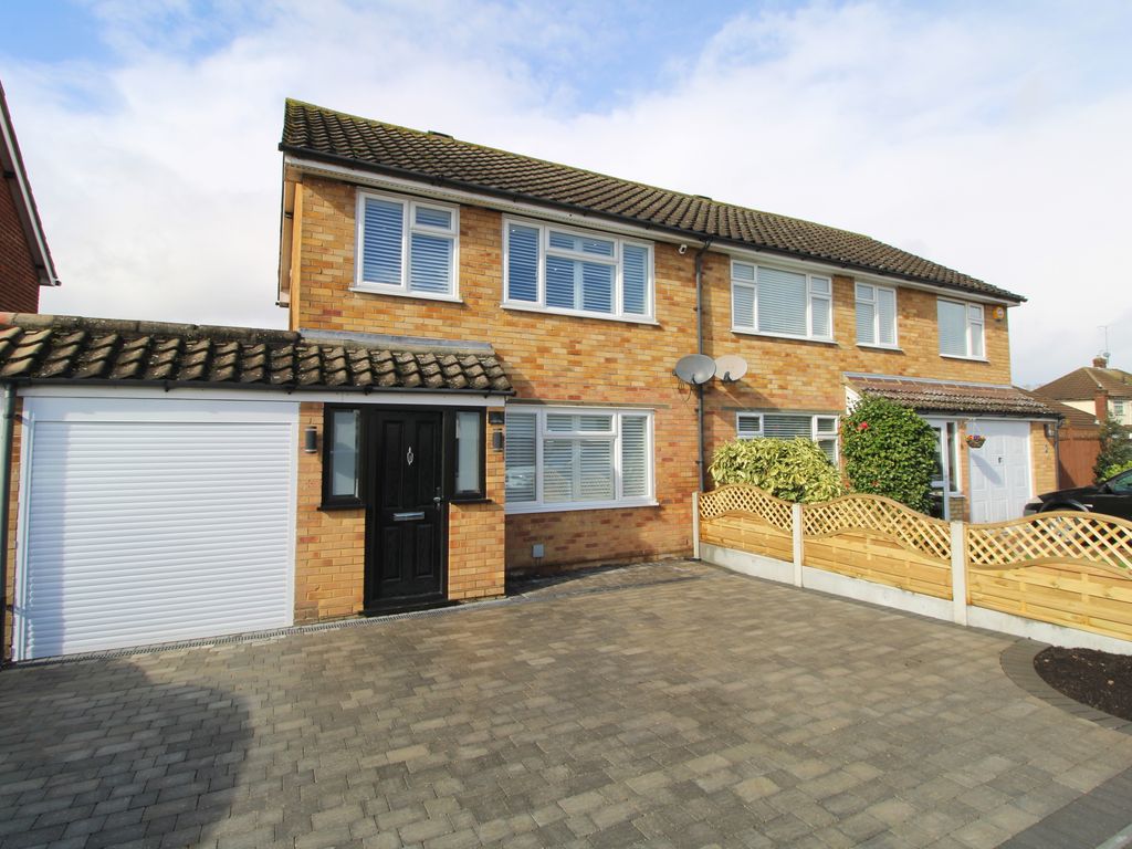3 bed semidetached house for sale in Lodge Way, Shepperton TW17, £