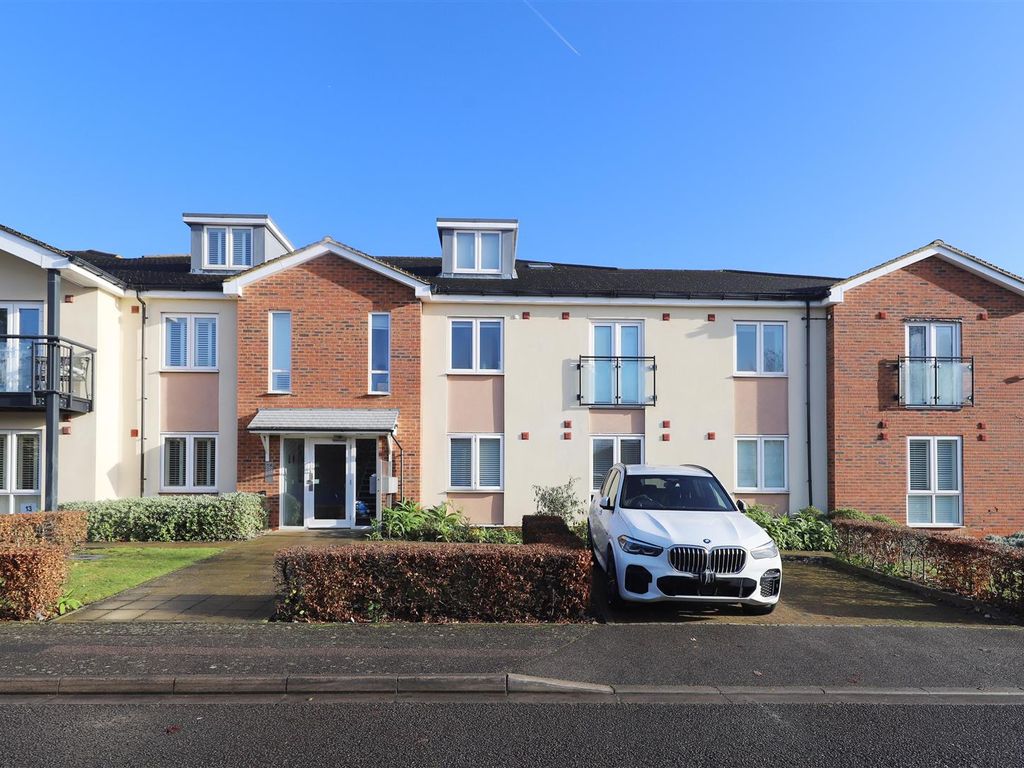 2 bed flat for sale in Elliott Court, Elliott Avenue, Ruislip HA4, £