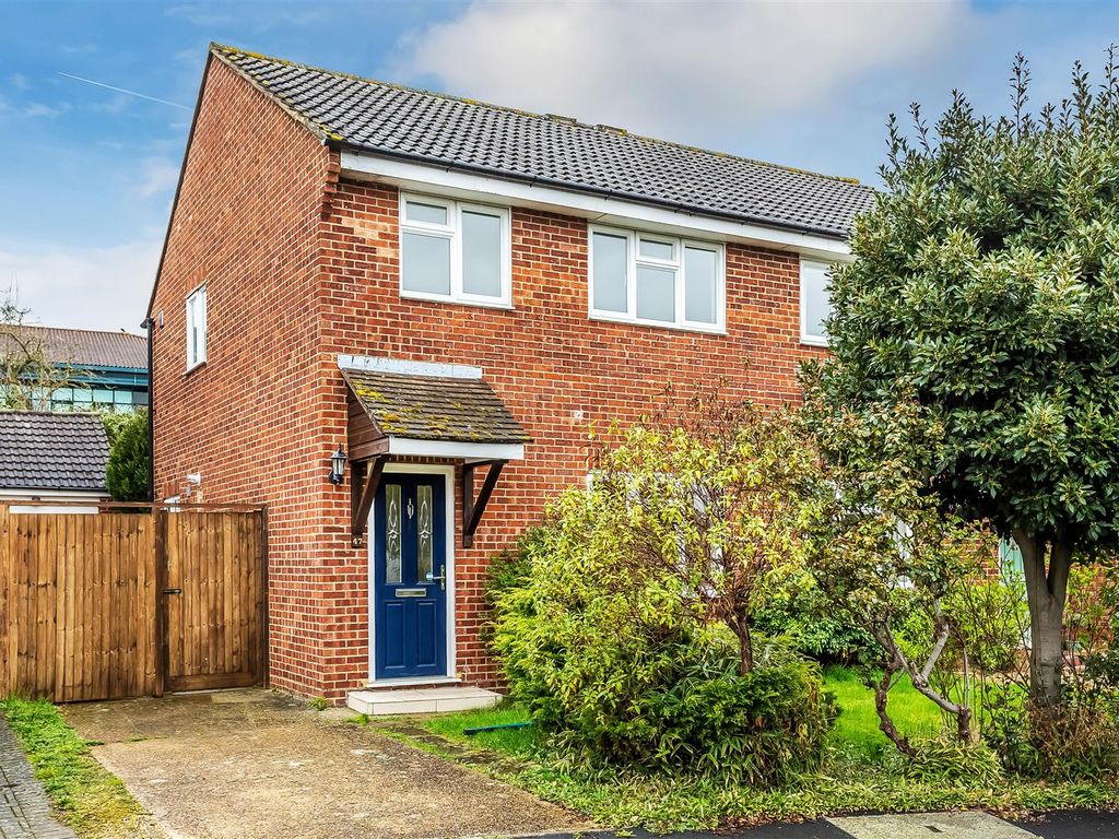 3 bed property for sale in Tudor Walk, Leatherhead KT22 Zoopla