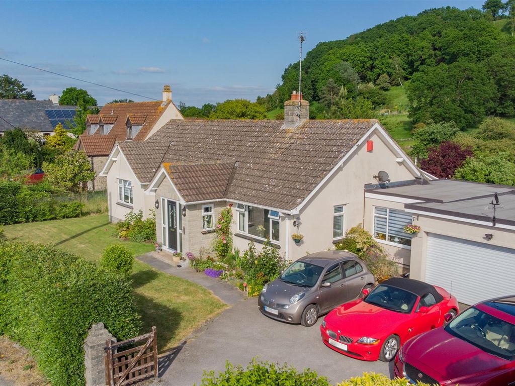 3 bed detached bungalow for sale in Burton Row, Brent Knoll, Highbridge