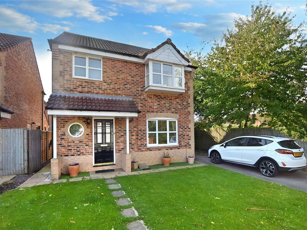 3 bed detached house for sale in Mowbray Chase, Woodlesford, Leeds