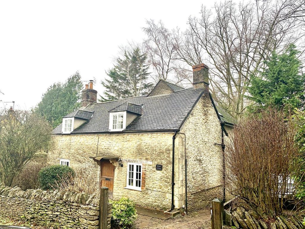 3 bed detached house to rent in Plough Lane, Kington Langley