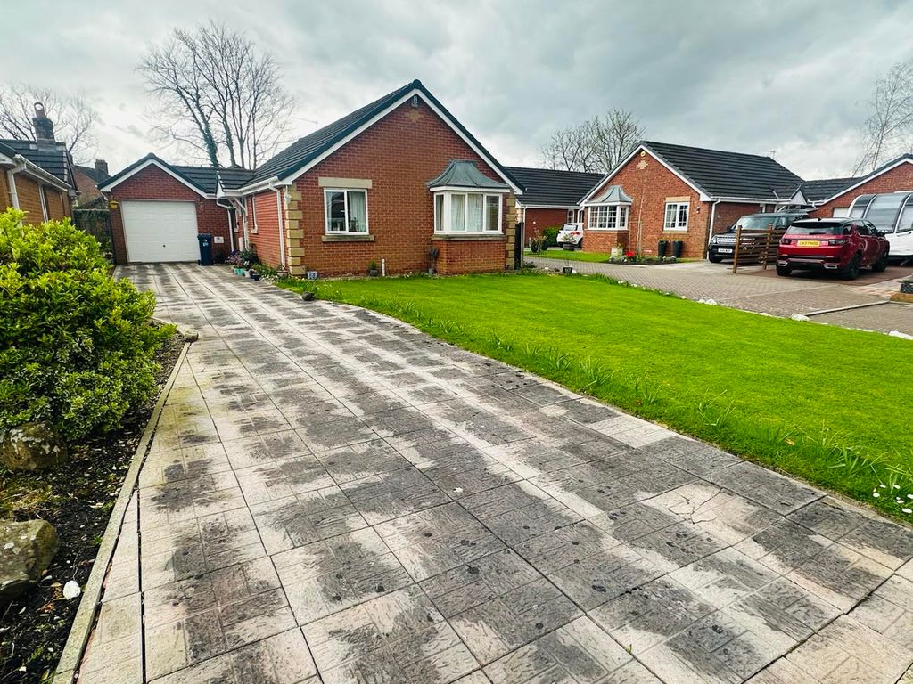 2 bed detached bungalow for sale in Lanchester Court, Leyland PR26, £