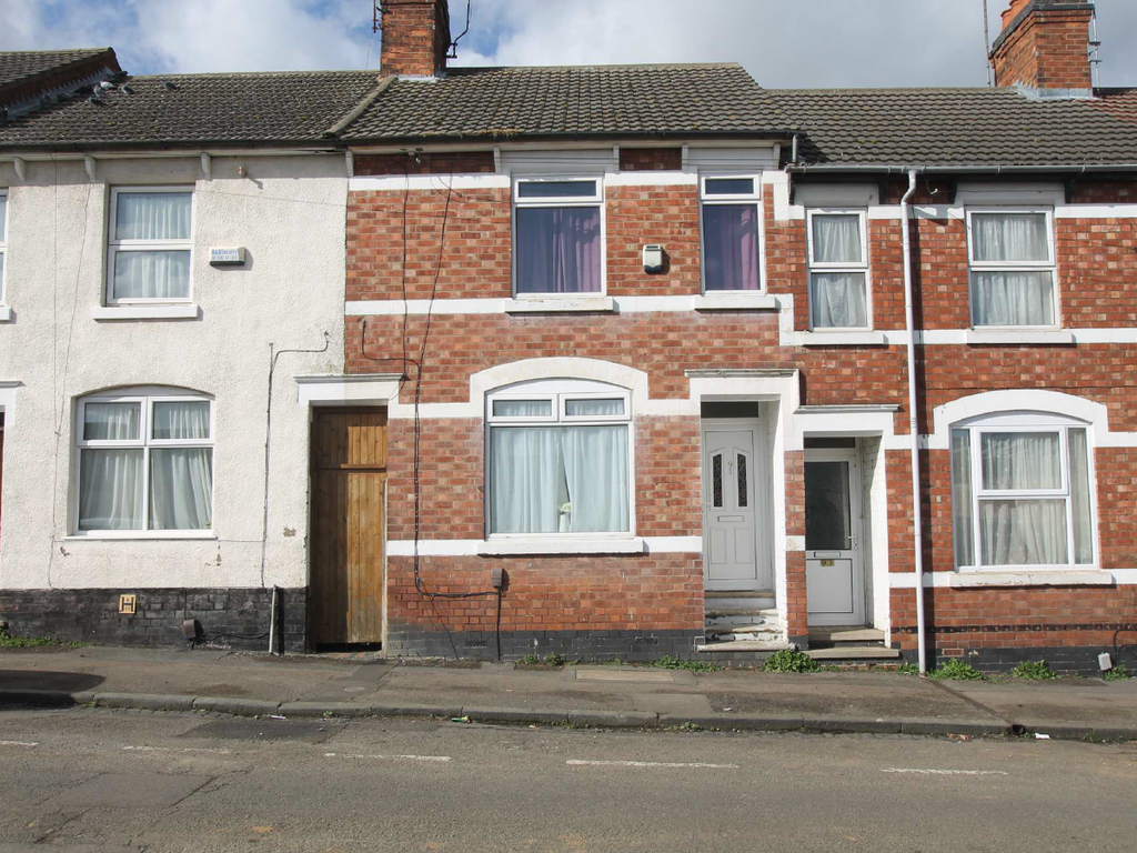 3 bed terraced house to rent in Russell Street, Kettering NN16, £895