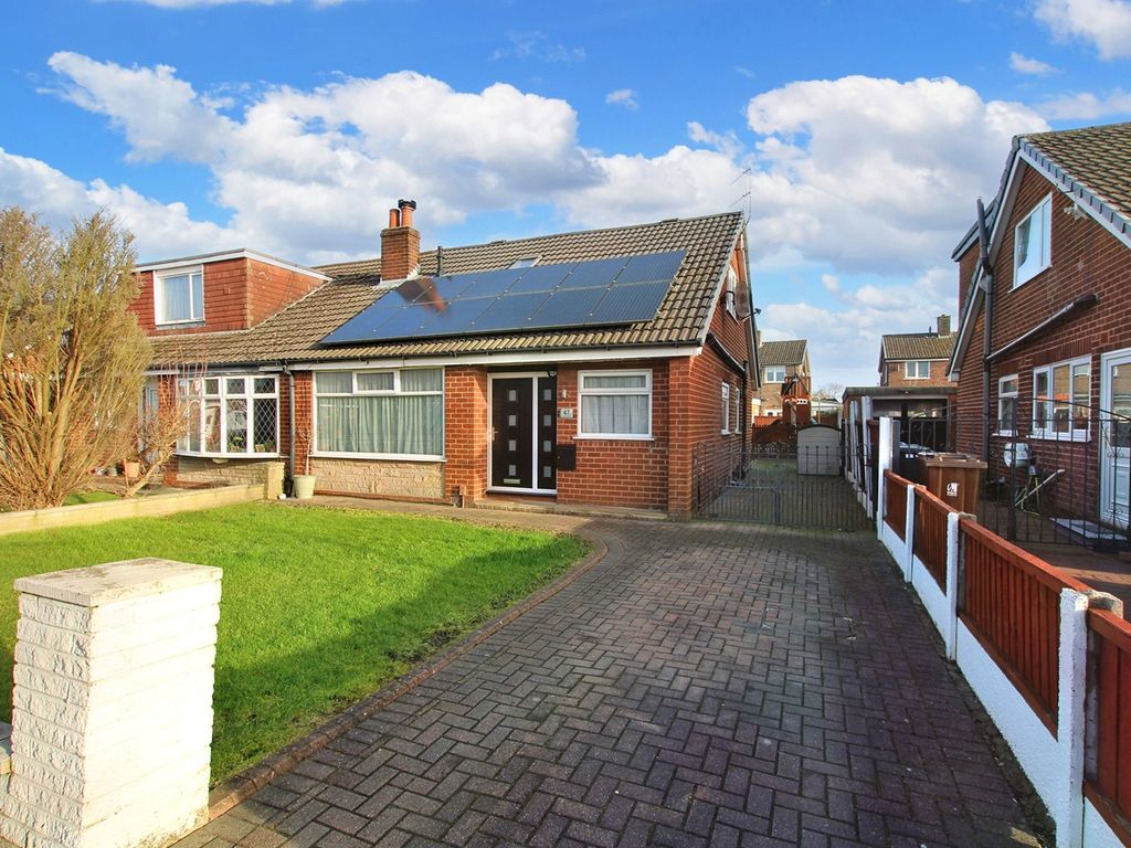 4 bed semidetached house for sale in Kenilworth Road, Lowton