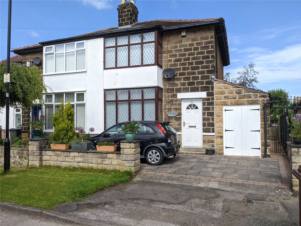 3 bed semidetached house for sale in Renton Avenue, Guiseley, Leeds