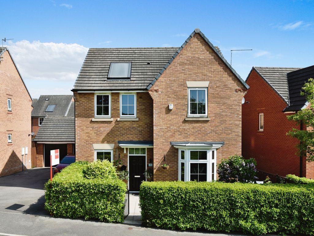 4 bed detached house for sale in Sutton Avenue, Silverdale, Newcastle