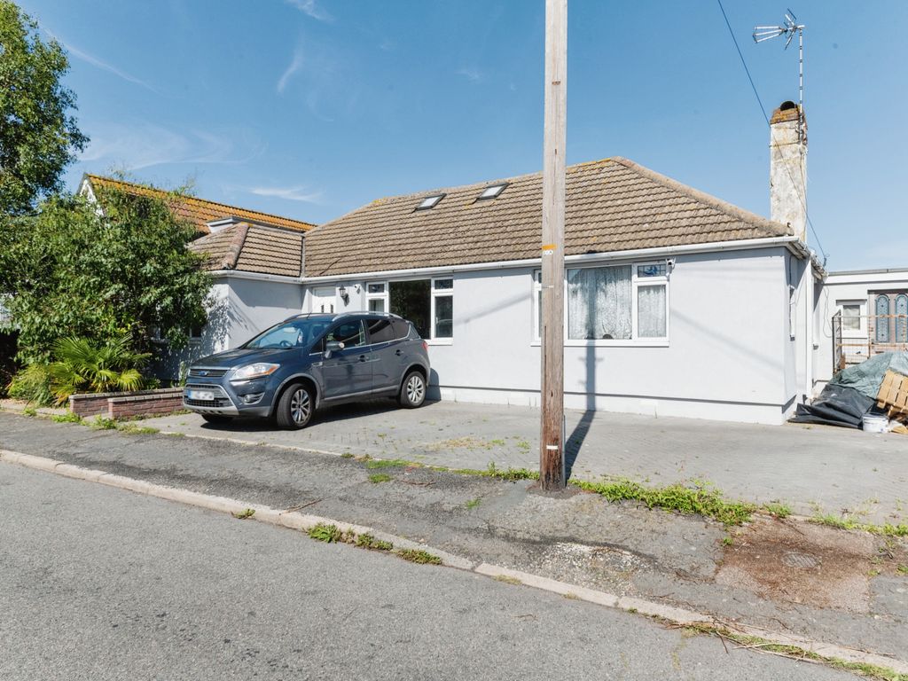 7 bed detached house for sale in Flowers Way, Jaywick, ClactonOnSea