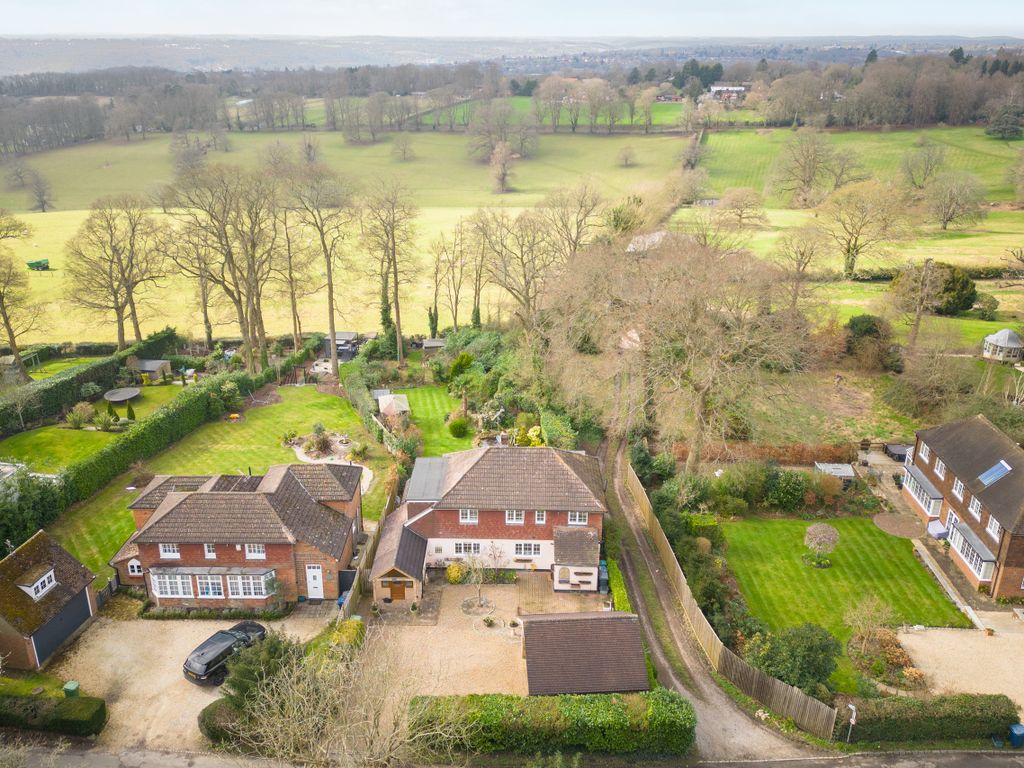 4 bed detached house for sale in Beacon Hill, Penn, High HP10