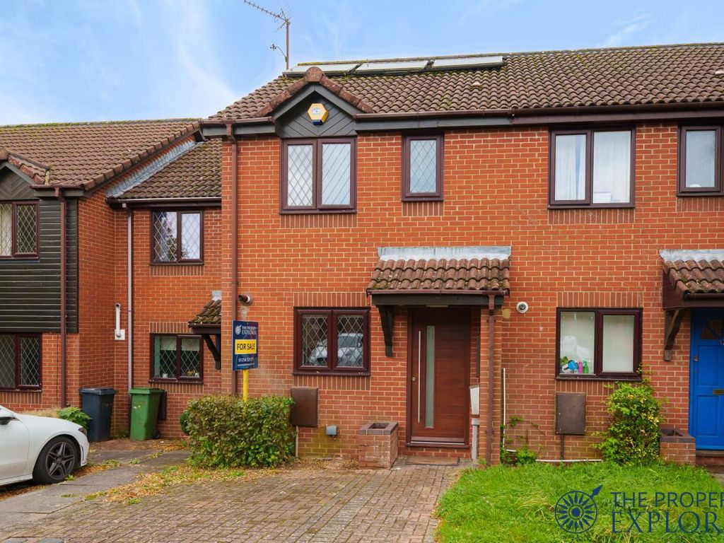 2 bed terraced house for sale in Wights Walk, Basingstoke RG22, £