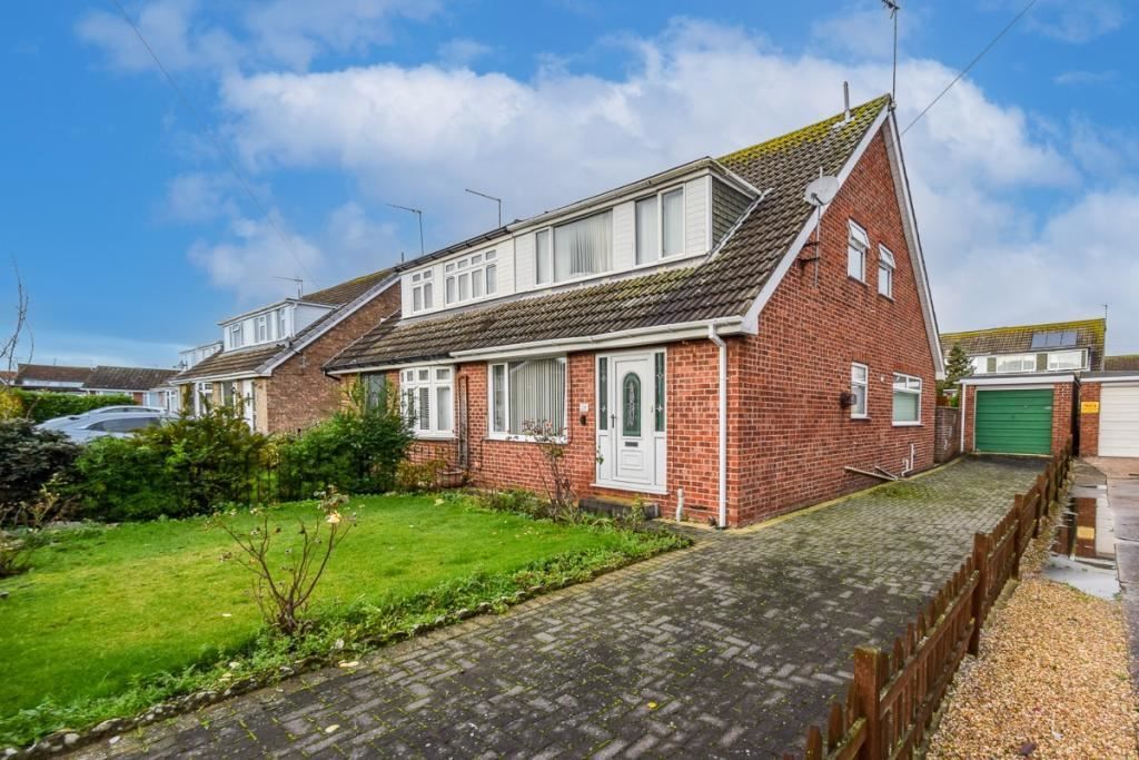 3 bed semidetached house for sale in Wyndham Close, Leconfield