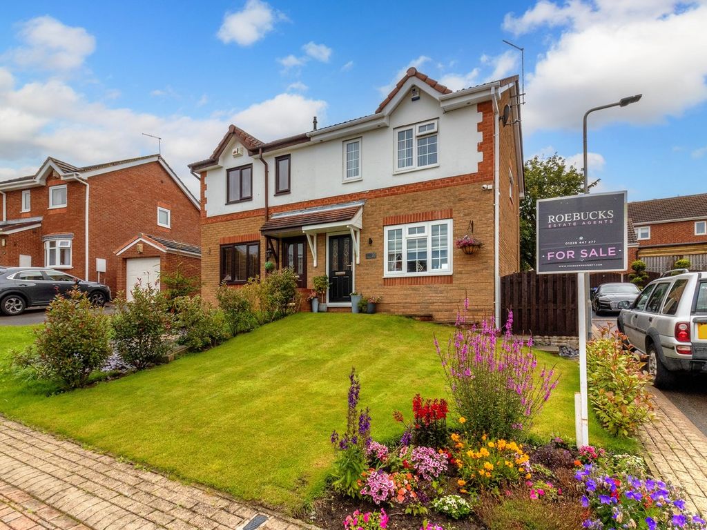 3 bed semidetached house for sale in White Cross Court, Cudworth