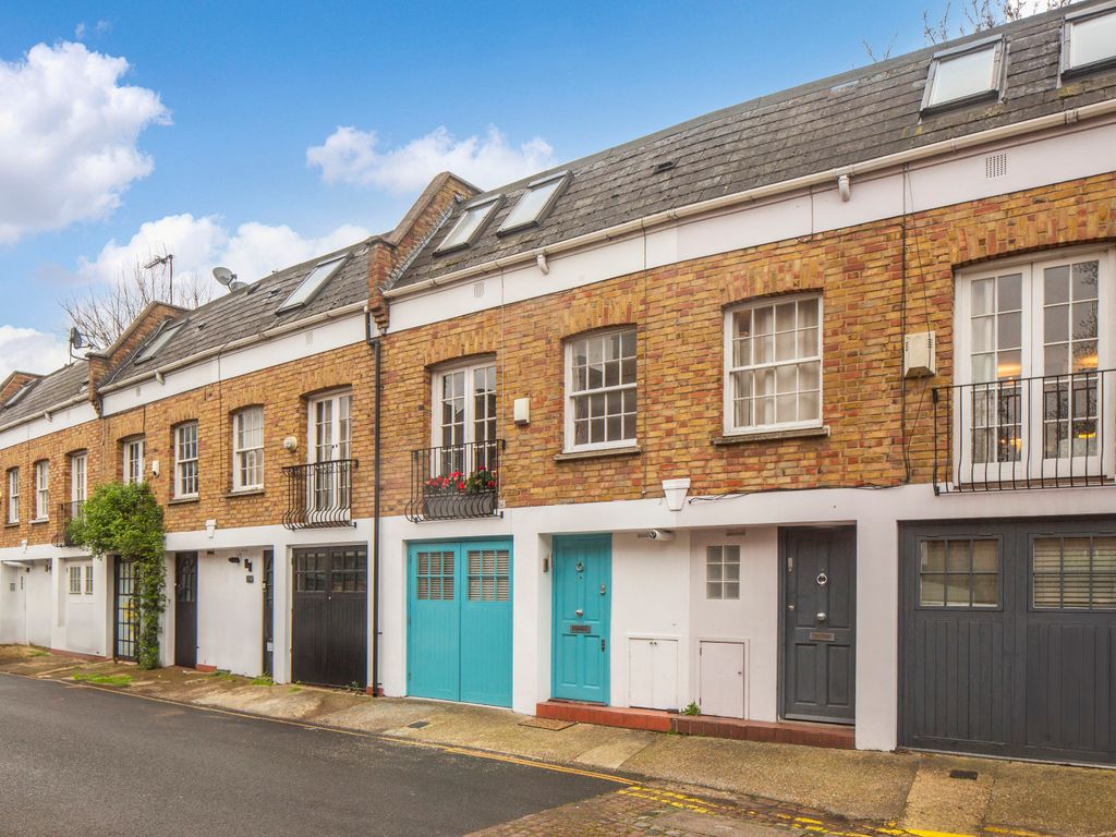 2 bed mews for sale in Royal Crescent Mews, Holland Park W11, £999,950