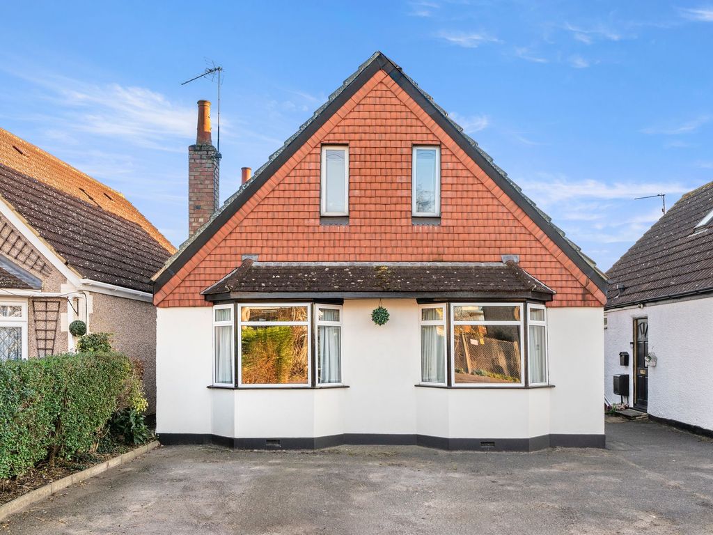 3 bed detached bungalow for sale in Feltham Road, Ashford TW15, £