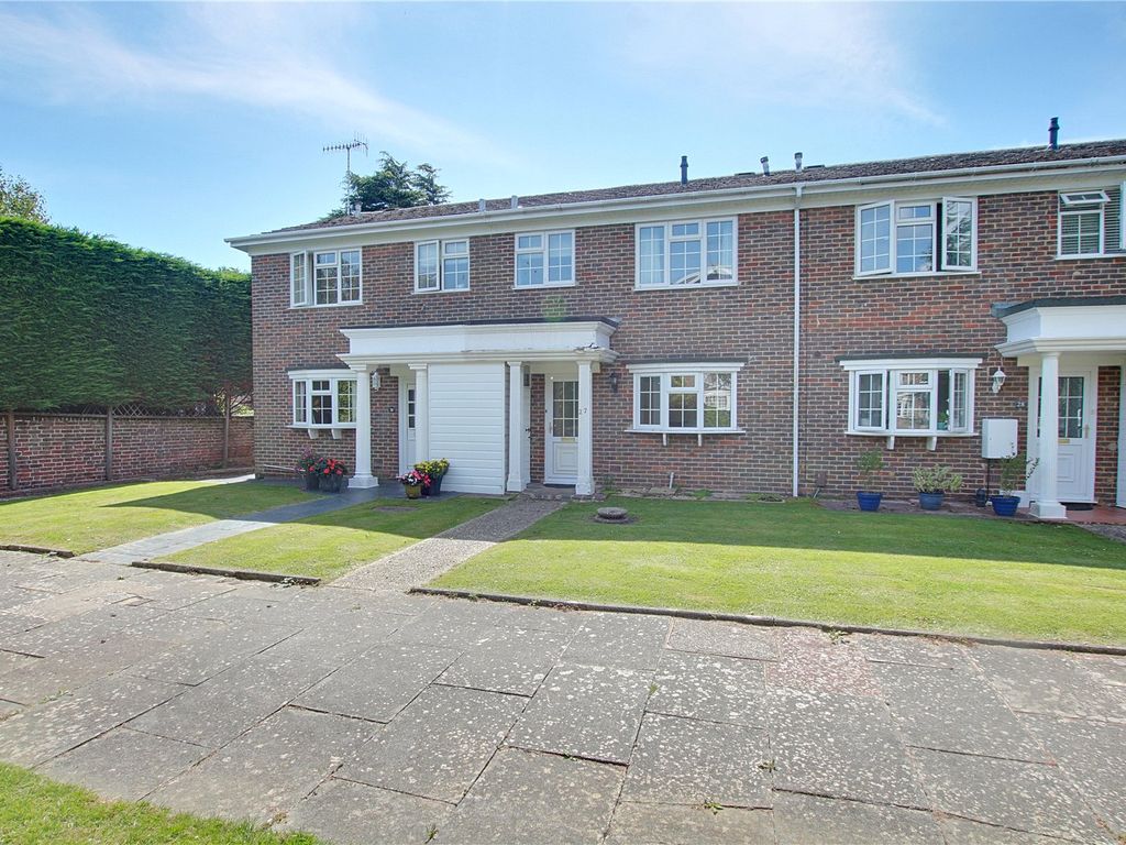 3 bed detached house for sale in Berkeley Square, Grand Avenue