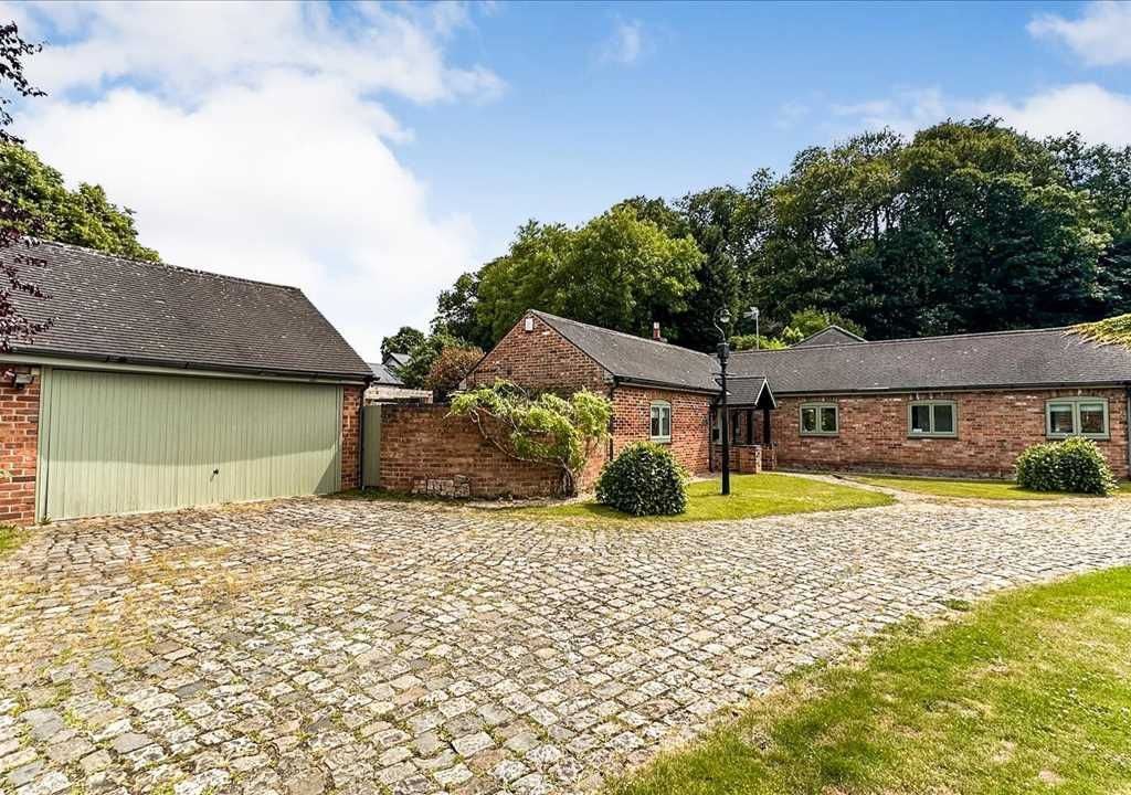 3 bed bungalow for sale in The Byre, Landmere Lane, Ruddington