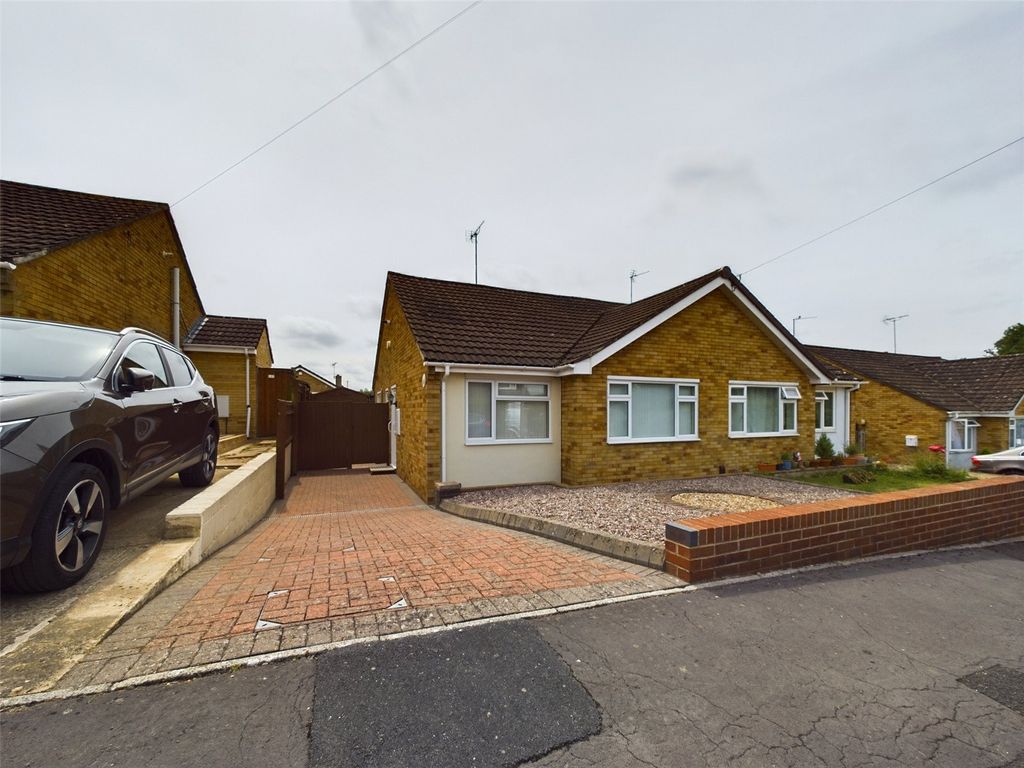 2 bed bungalow for sale in Bateman Close, Tuffley, Gloucester
