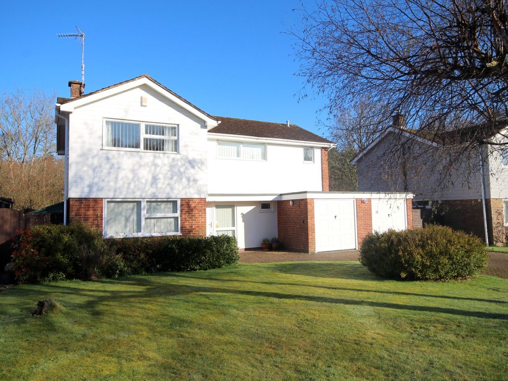 4 bed detached house for sale in Kingfisher Way, Horsham, West Sussex