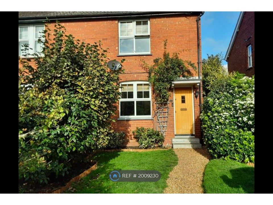 2 bed semidetached house to rent in Murrells Lane, Camberley GU15, £