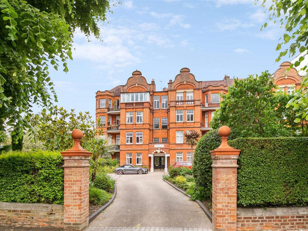 3 bed flat for sale in Bedford Park Mansions, London W4, £1,250,000
