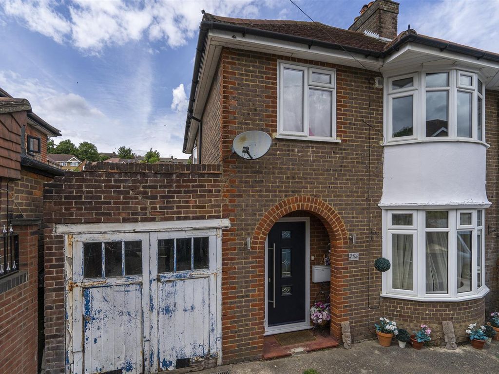 3 bed semidetached house for sale in Chairborough Road, Cressex