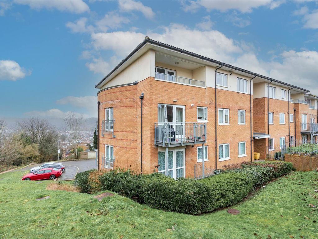 2 bed flat for sale in Windrush Drive, High HP13 Zoopla