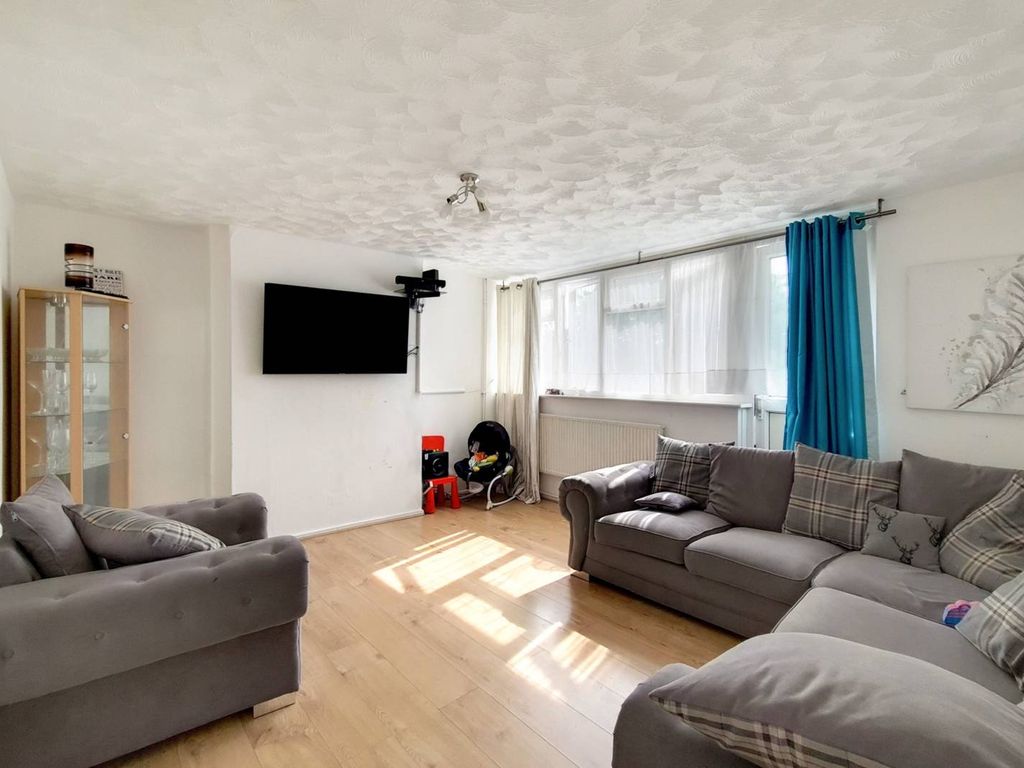 Longheath Gardens Shirley Croydon CR0  