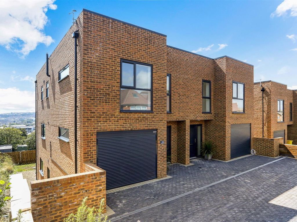 4 bed semidetached house for sale in Claremont Road, Mount Pleasant