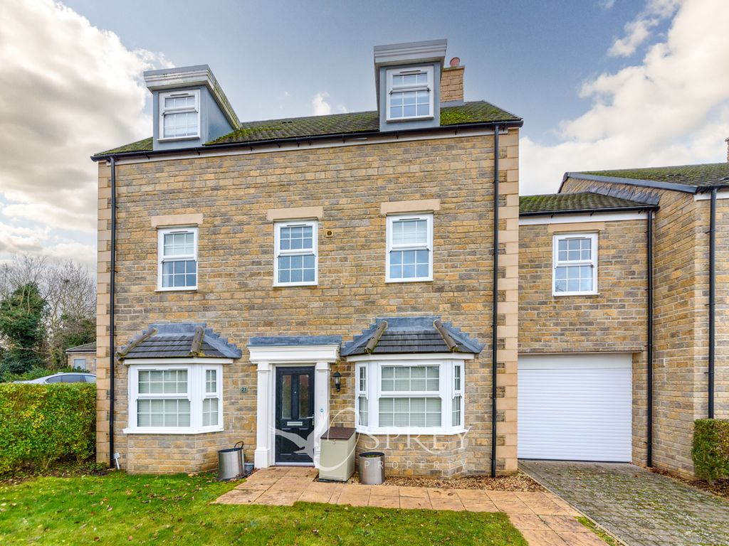 4 bed end terrace house to rent in Red Kite Drive, Oundle, Peterborough