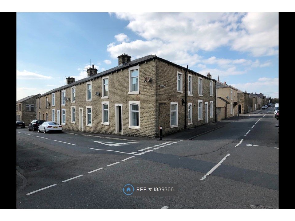 1 bed flat to rent in Cambridge Street, Accrington BB5, £385 pcm Zoopla