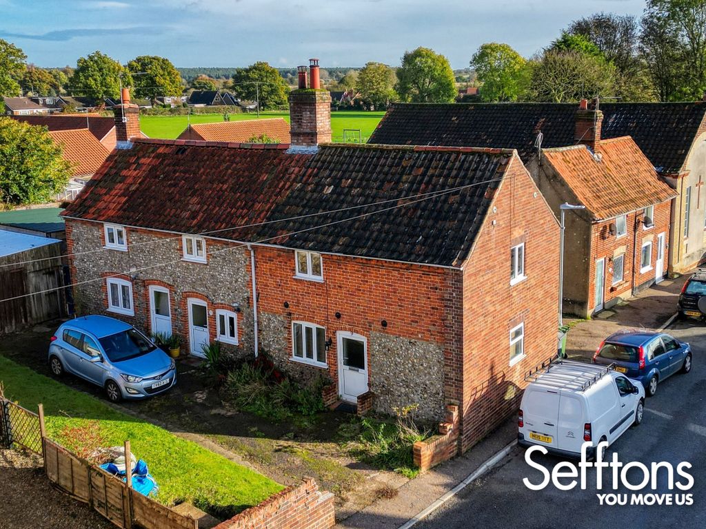 3 bed semidetached house for sale in Eastgate Street, North Elmham