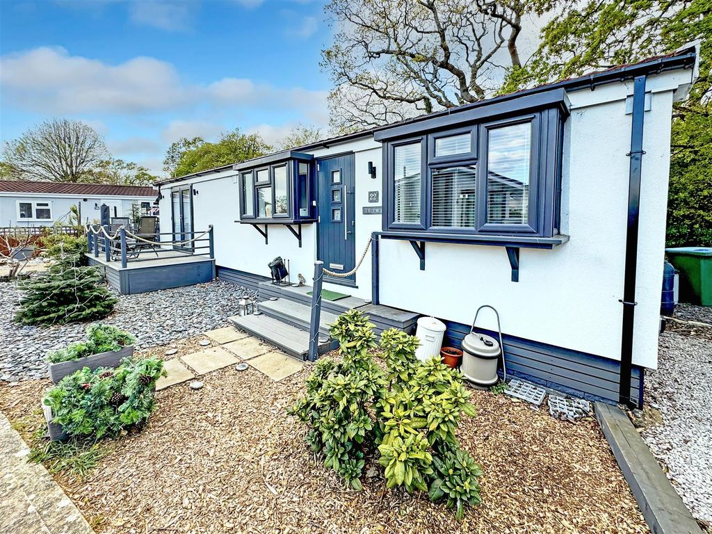 1 bed mobile/park home for sale in Hook Lane, Aldingbourne, Chichester