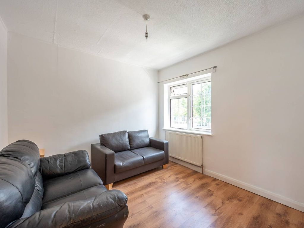 2 bed flat to rent in Durnsford Road, Wimbledon Park, London SW19, £