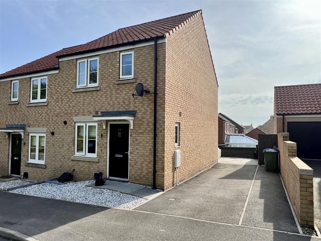 3 bed semidetached house for sale in Bramble Way, Scalby, Scarborough