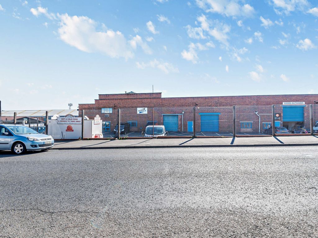 Industrial to let in Unit 2 Gainsborough Trading Estate, Rufford Road