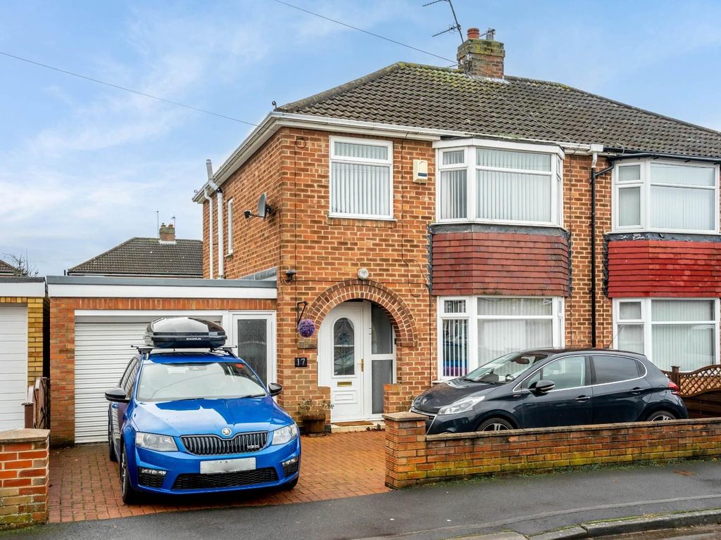 3 bed semidetached house for sale in Belmont Close, Rawcliffe, York