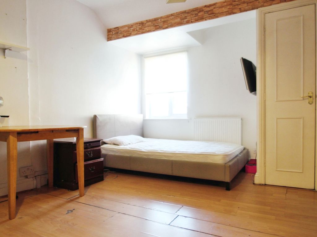 Room to rent in Fern Hill Road, Cowley, Oxford, Oxfordshire OX4, £800