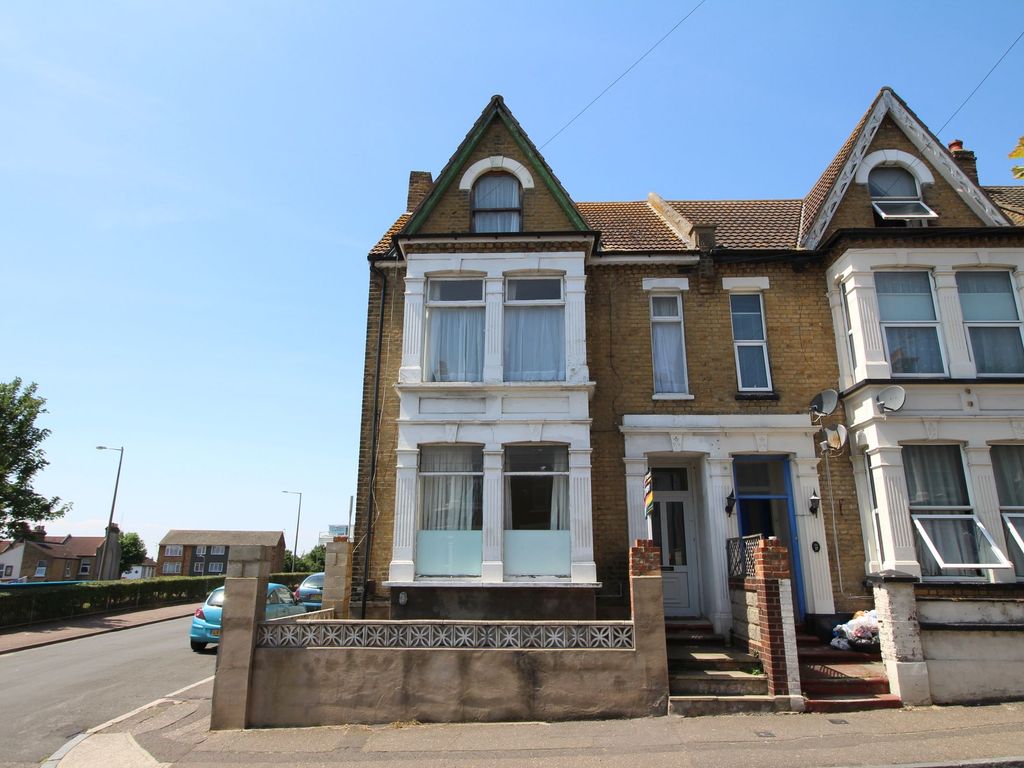 5 bed semidetached house to rent in Old Southend Road, SouthendOnSea