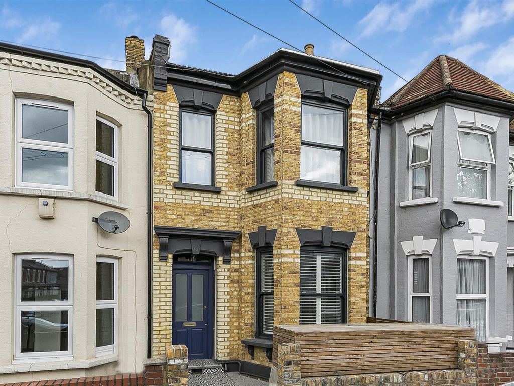 2 bed flat for sale in Albert Road, Walthamstow, London E17 Zoopla
