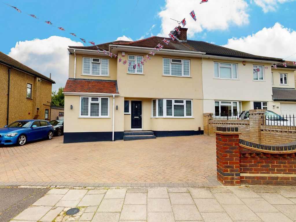 4 bed semidetached house for sale in Highfield Road, Collier Row