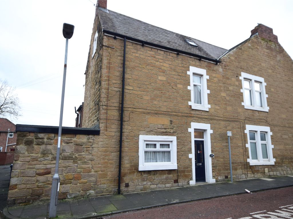 3 bed end terrace house for sale in King Street, Pelaw, Gateshead, Tyne