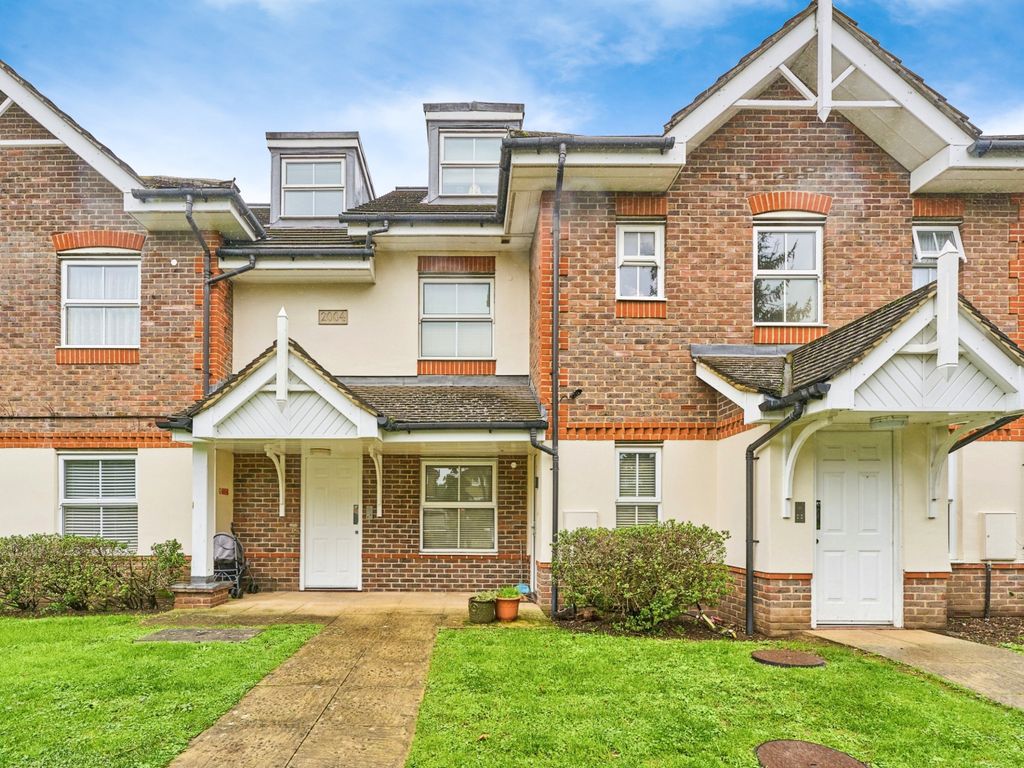 2 bed flat for sale in Drive, Feltham TW14, £310,000 Zoopla