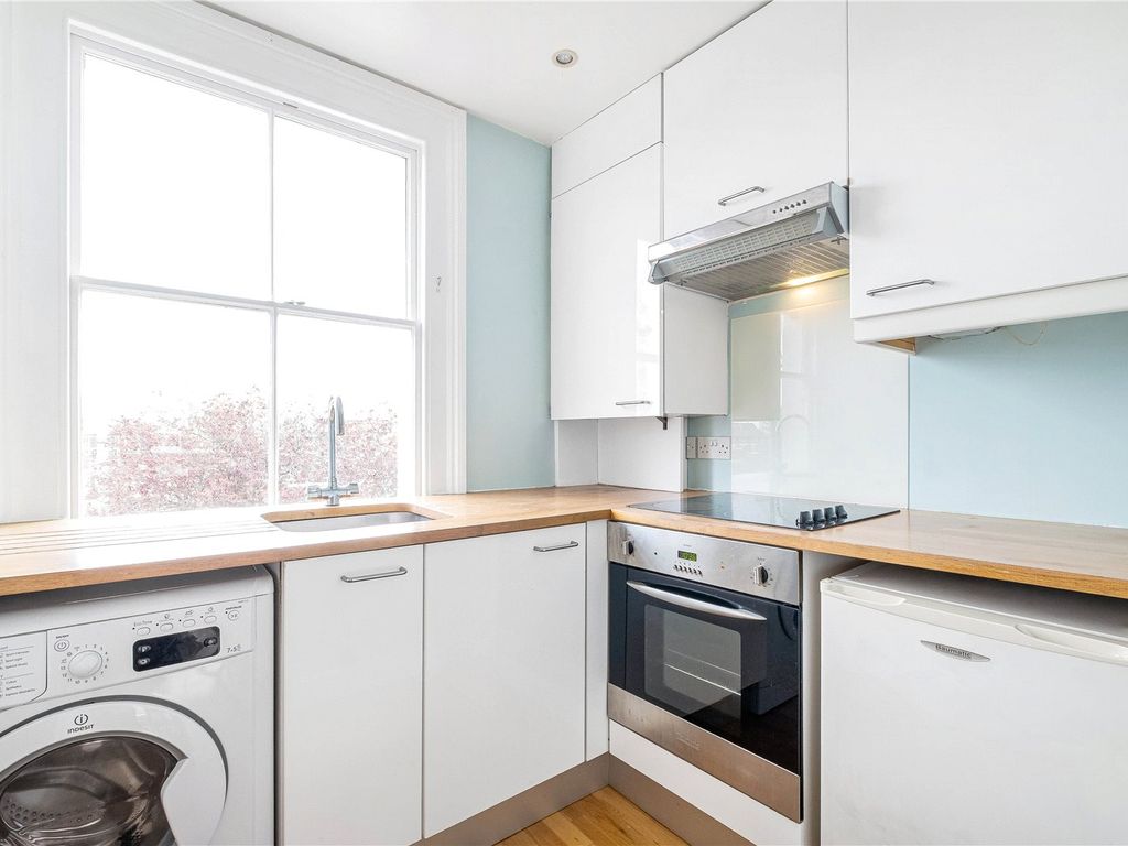 1 bed flat to rent in Ferndale Road, Clapham, London SW4, £1,700 pcm