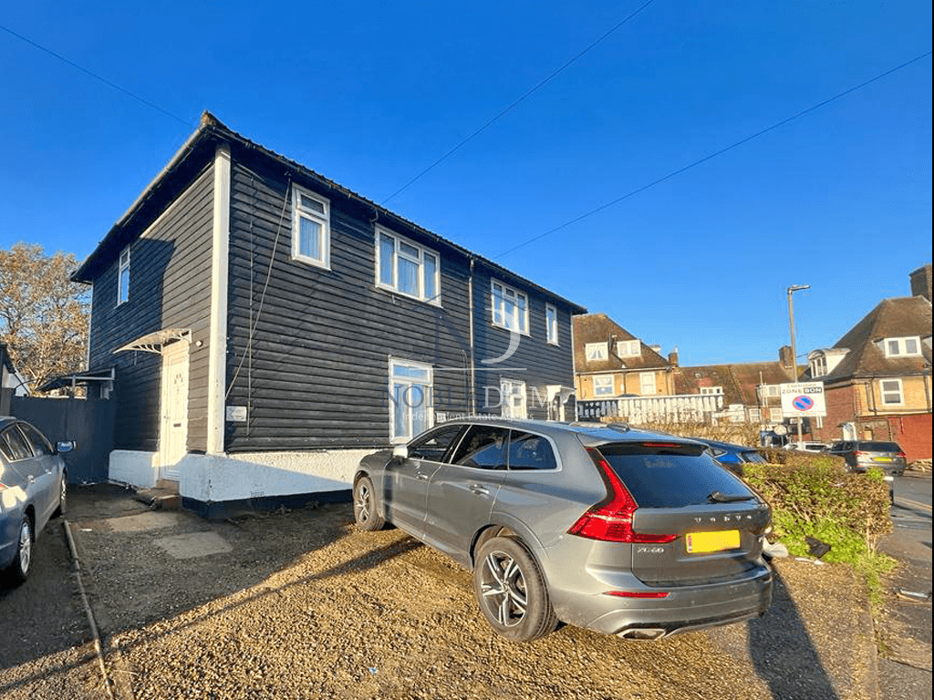 3 bed semidetached house to rent in Gaskarth Road, Burnt Oak, Edgware
