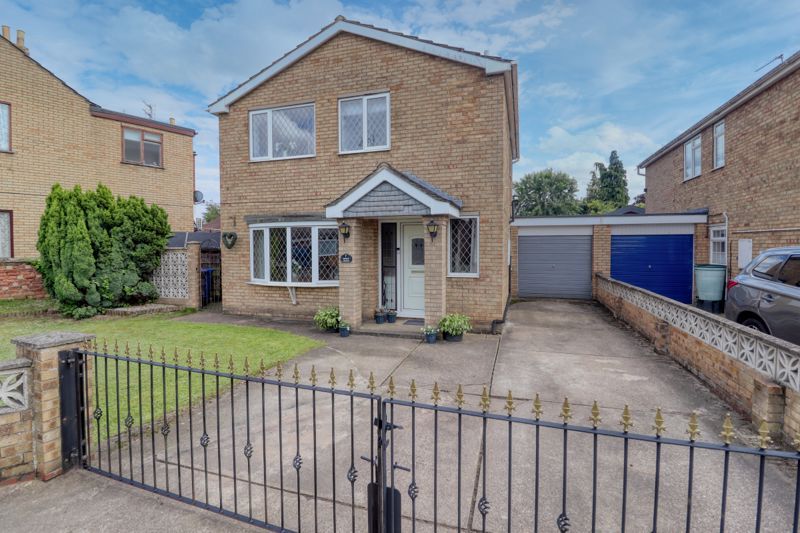 3 bed detached house for sale in Gainsborough Road, Scotter