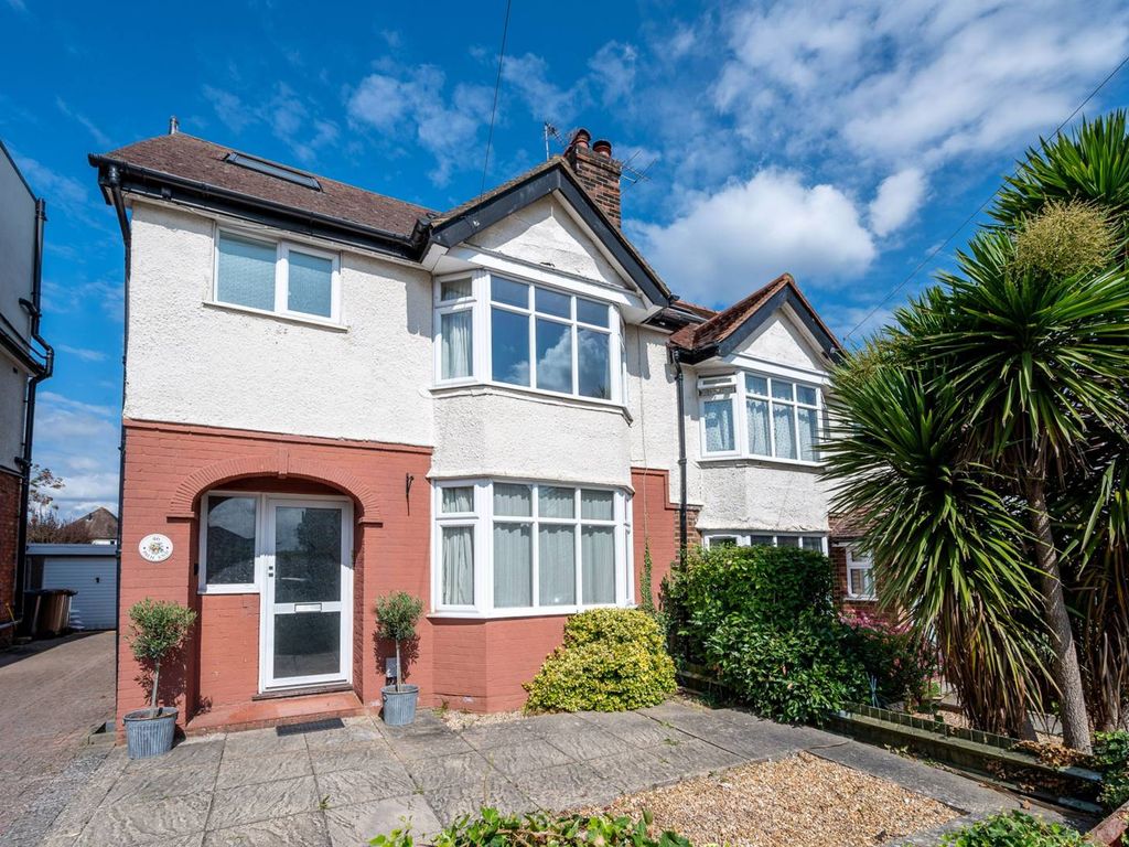 3 bed semidetached house for sale in Byrefield Road, Guildford GU2